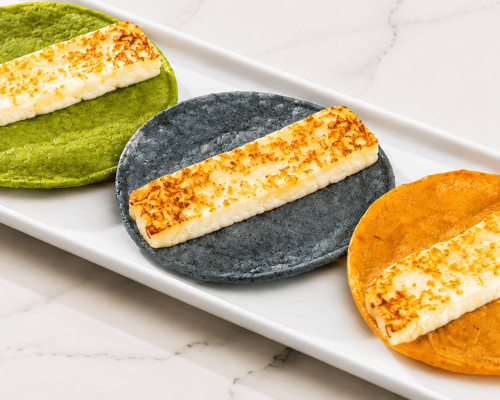 Tortillas con queso panela asado
