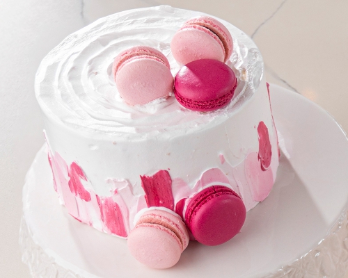 Pastel con macaroons 