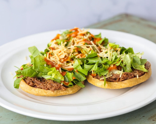 Sopes con Carne Mechada